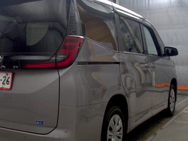 2022 Toyota Noah 4WD X 8ニン auction photo 5