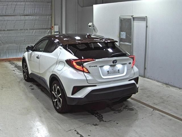 2019 Toyota C-HR G モード ブルーノ auction photo 2