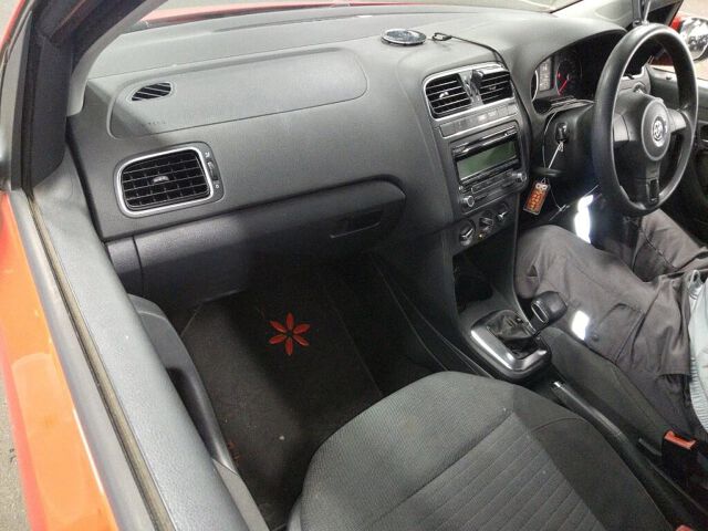 2010 Volkswagen ポロ TSIコンフォートライン auction photo 3