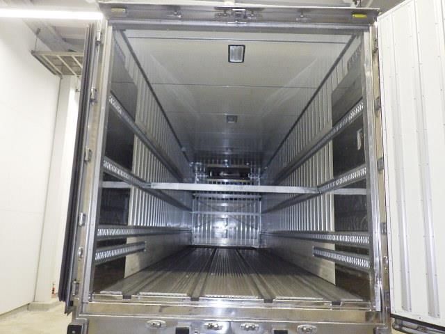 2016 Mitsubishi Fuso Refrigerated and frozen trucks auction photo 4