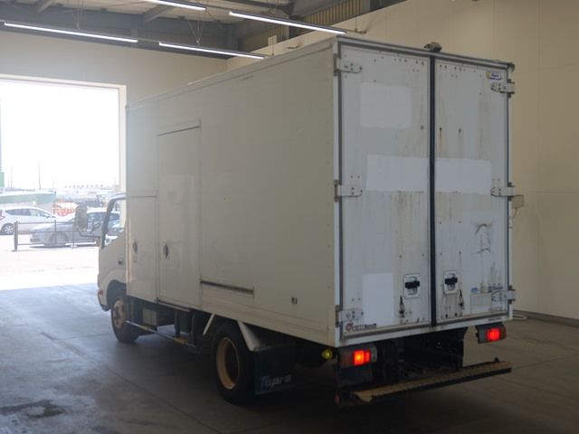 2013 Toyota Dyna Reitou auction photo 2