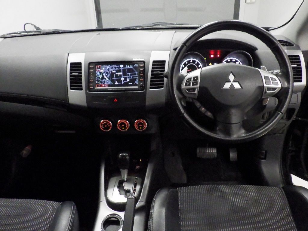 2011 Mitsubishi Outlander ローデスト20G auction photo 3