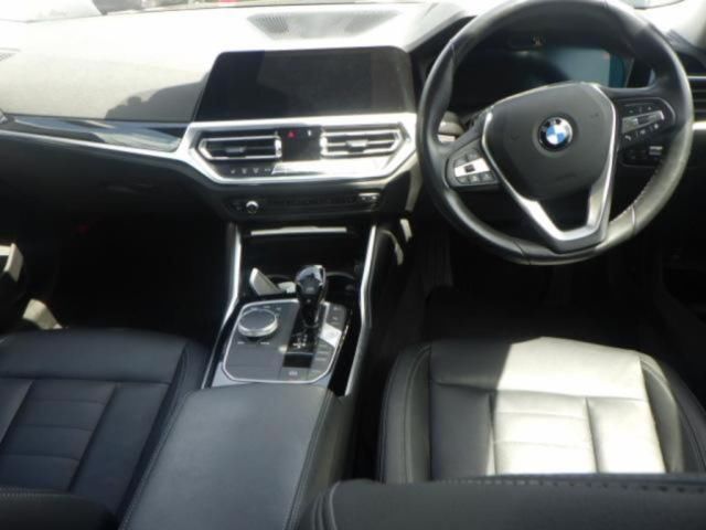 2019 BMW 3 Series 320d xDrive Edジョイ+ auction photo 3