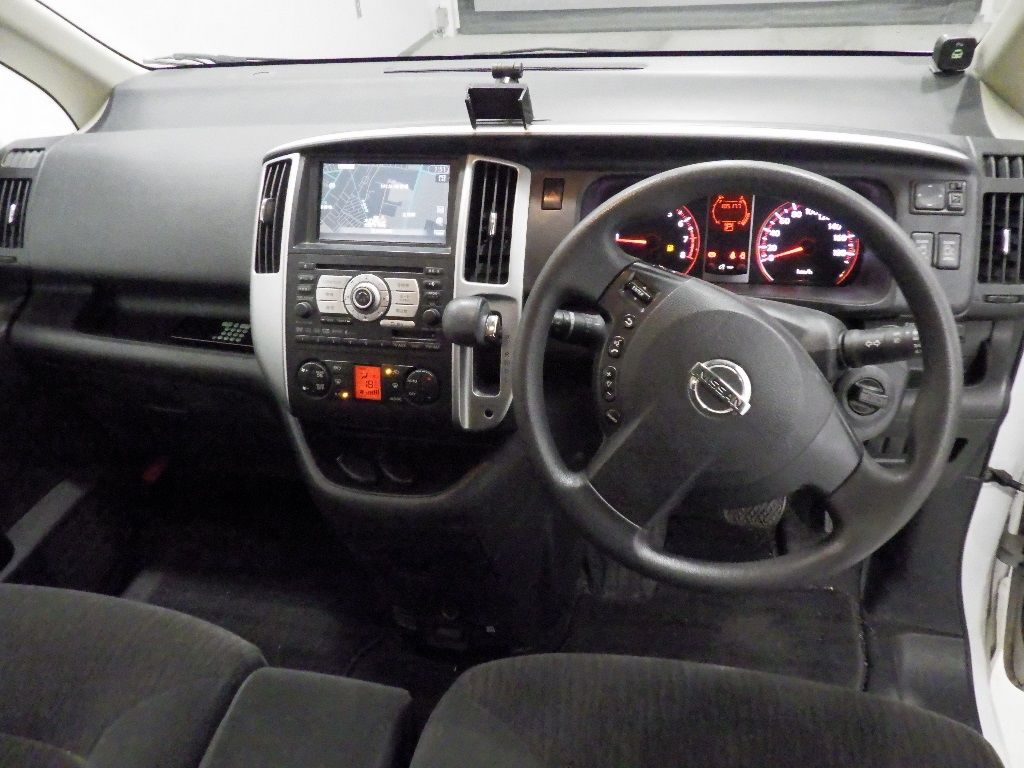 2008 Nissan Serena 4WD 20S auction photo 3