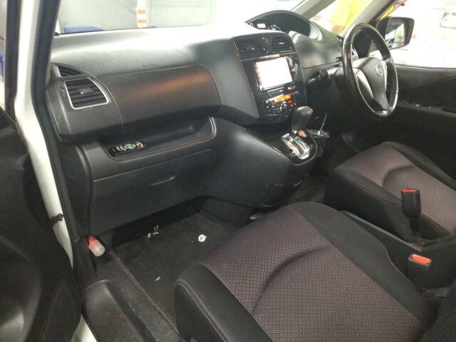 2011 Nissan Serena ハイウェイスター auction photo 3