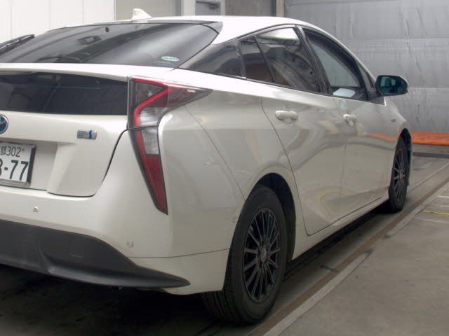 2016 Toyota Prius Aツーリングセレクション auction photo 5