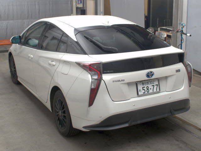 2016 Toyota Prius Aツーリングセレクション auction photo 2