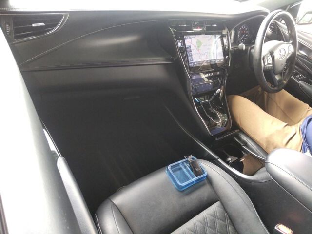 2019 Toyota Harrier Premier Style Noir auction photo 3
