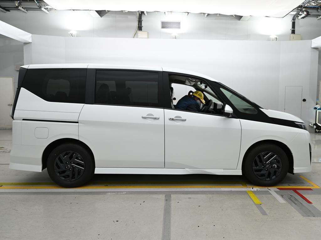 2026 Nissan Serena e-POWER Highway Star V auction photo 3