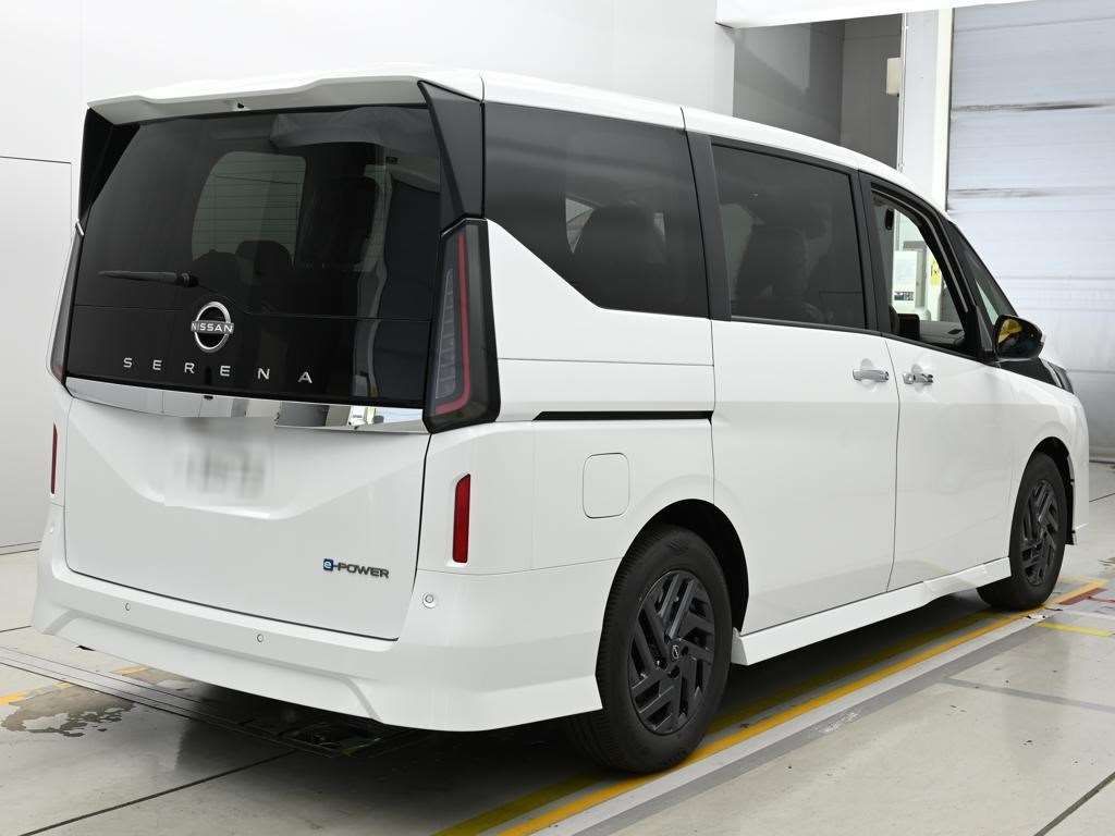 2026 Nissan Serena e-POWER Highway Star V auction photo 2