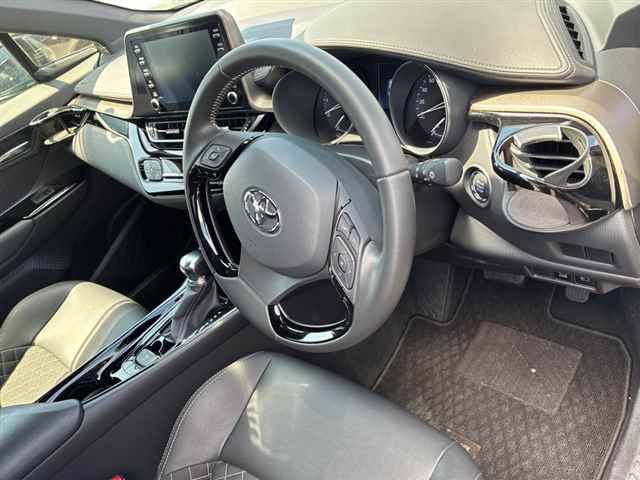 2023 Toyota C-HR G-T Mode Nero Safety Plus auction photo 3