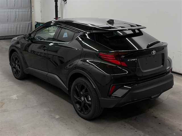 2023 Toyota C-HR G-T Mode Nero Safety Plus auction photo 2
