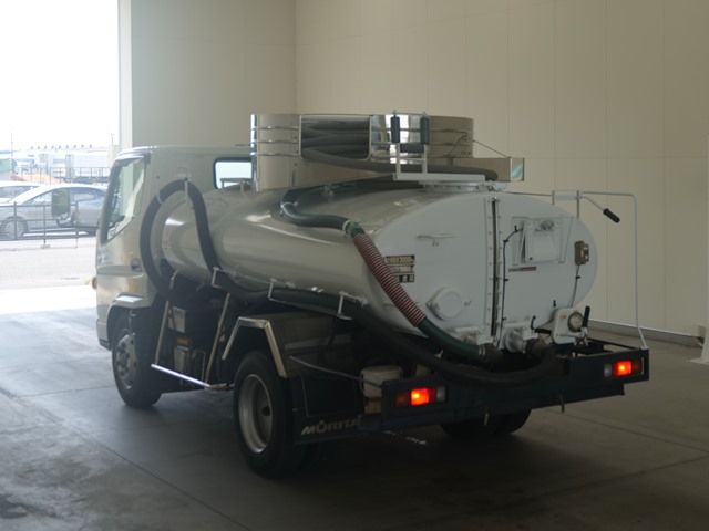 2016 Mitsubishi Fuso Canter vacuum auction photo 2