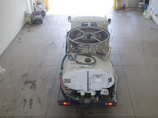 2016 Mitsubishi Fuso Canter vacuum auction photo 3