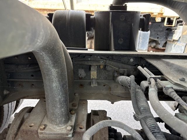 2016 Mitsubishi Fuso Canter vacuum auction photo 13