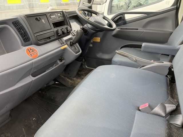 2016 Mitsubishi Fuso Canter vacuum auction photo 5