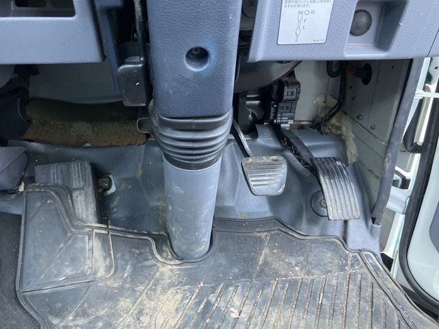 2016 Mitsubishi Fuso Canter vacuum auction photo 4