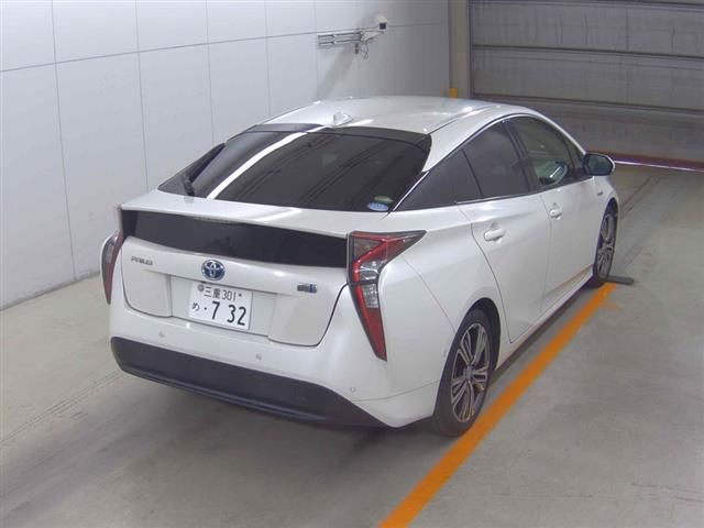 2017 Toyota Prius Sセーフティプラス auction photo 4