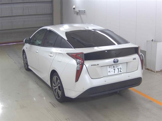 2017 Toyota Prius Sセーフティプラス auction photo 2