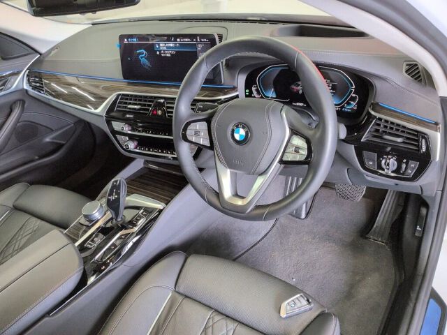 2021 BMW 5 Series 530E Rag ED Jo+ auction photo 3