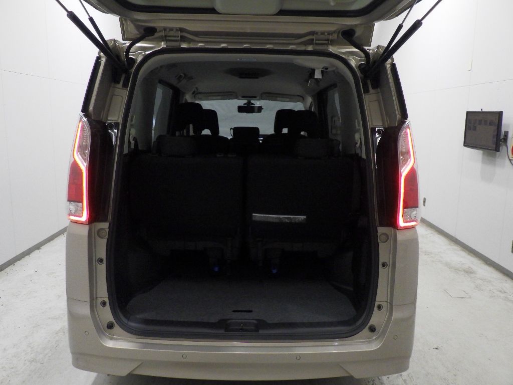 2017 Nissan Serena X V Selection auction photo 8
