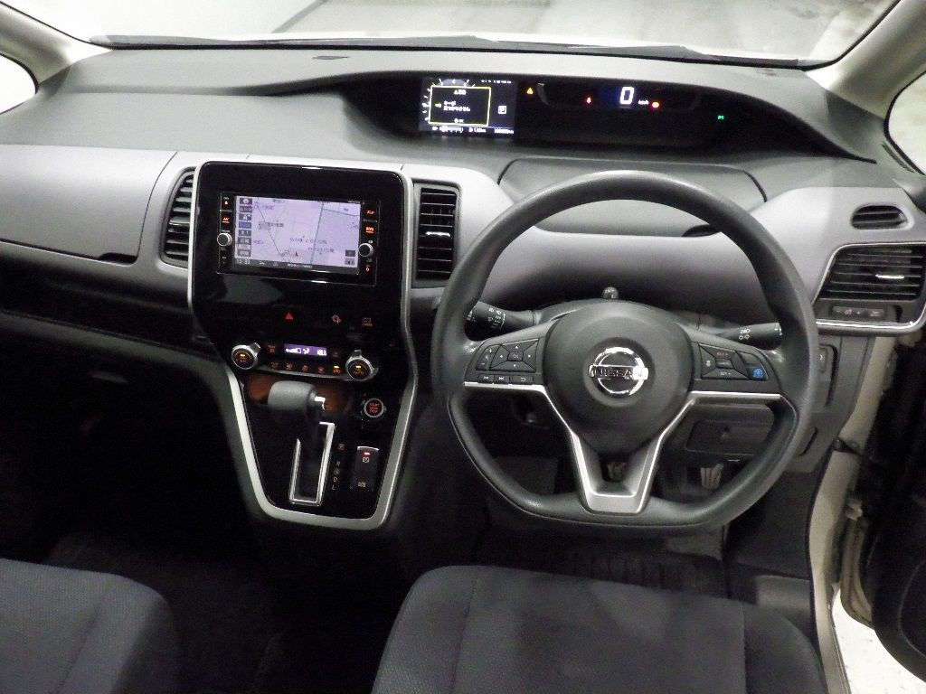 2017 Nissan Serena X V Selection auction photo 3