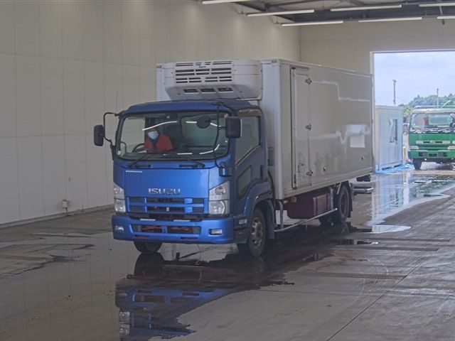2013 Isuzu Forward Refrigerated PG Japan auction vehicle