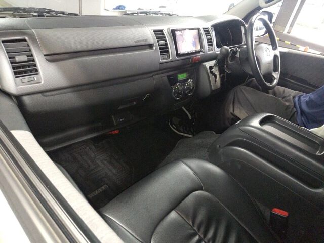 2010 Toyota Hiace ロングスーパーGL auction photo 6