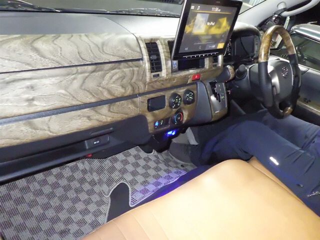 2025 Toyota Hiace キャンピング auction photo 3
