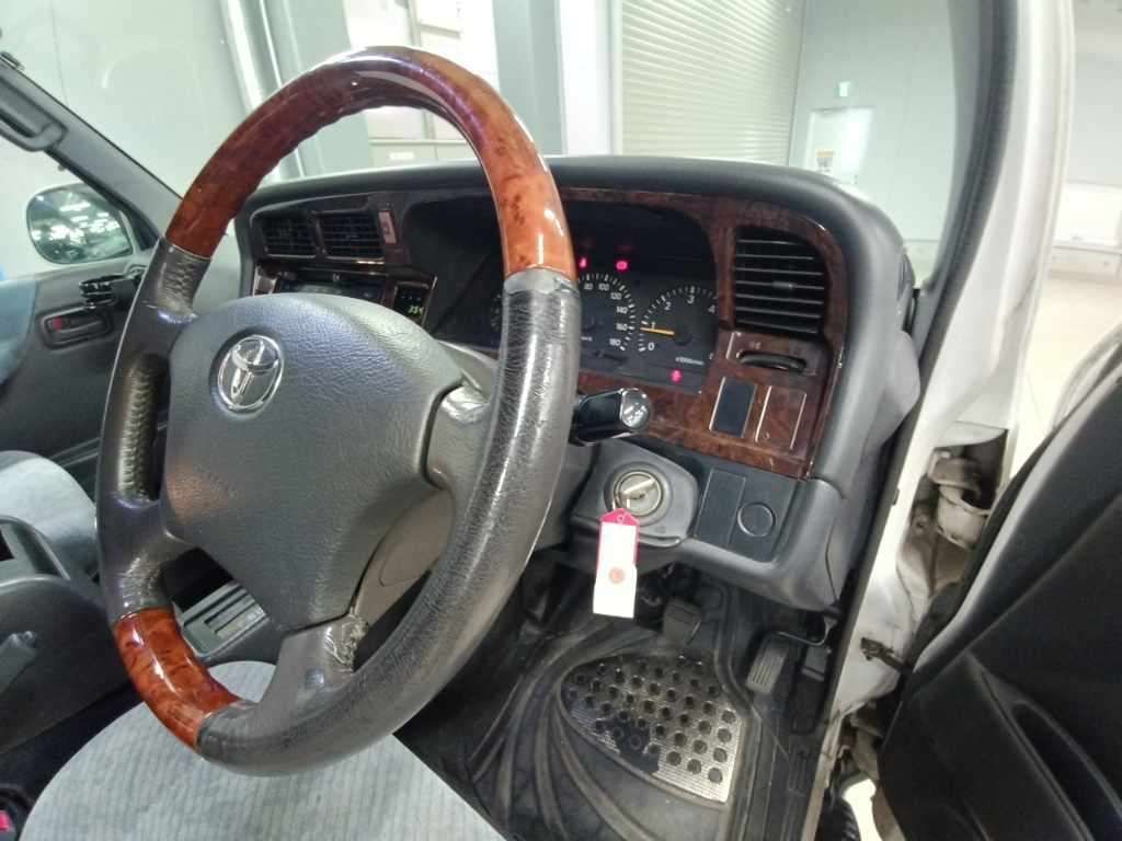 1998 Toyota Hiace 4WD auction photo 9