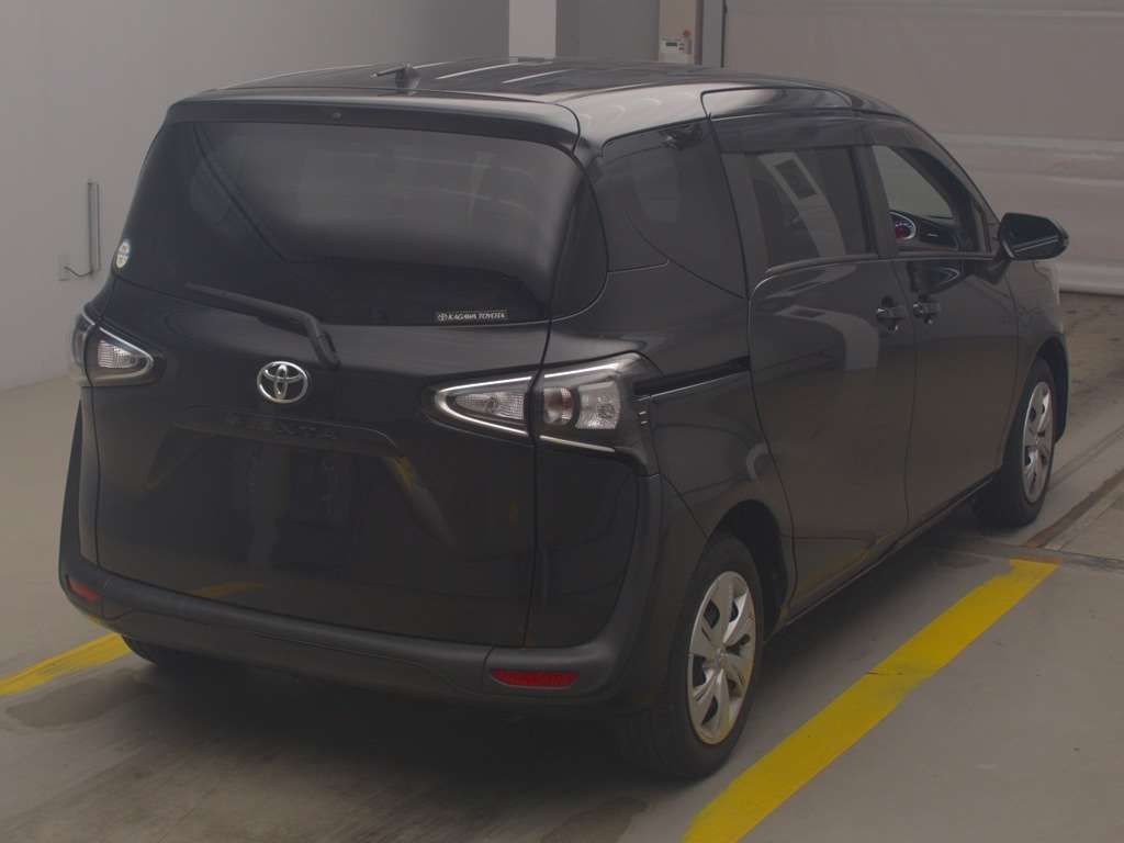 2021 Toyota Sienta ファンベースG auction photo 2