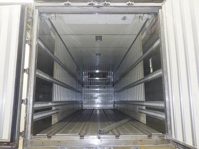 2012 Mitsubishi Fuso Refrigerated and frozen trucks auction photo 4