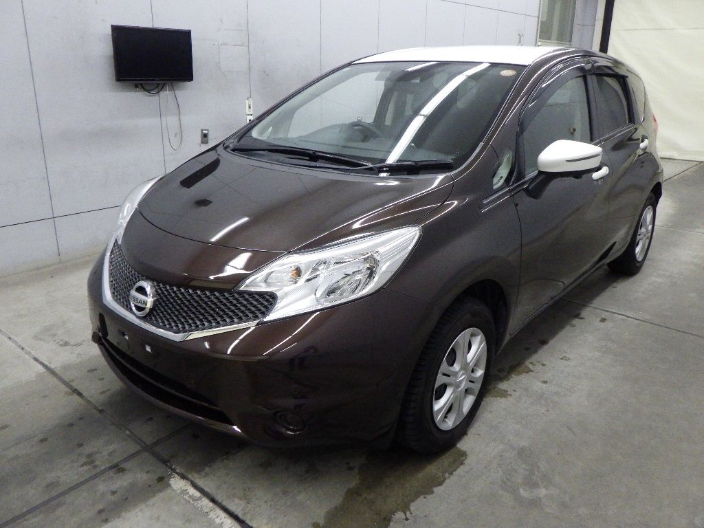 2015 Nissan ノート HB X auction photo 4