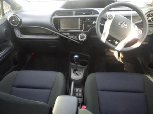2015 Toyota Aqua S auction photo 3