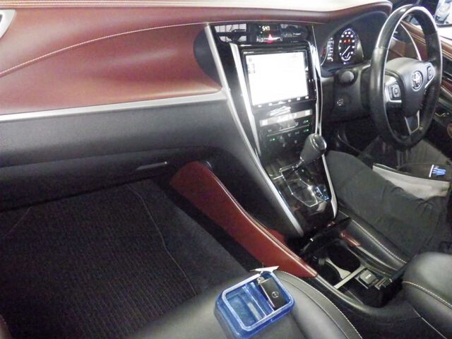 2019 Toyota Harrier premium auction photo 3