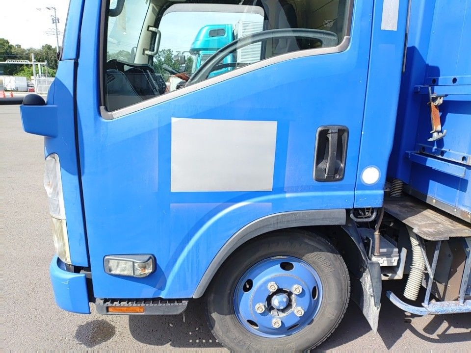 2012 Isuzu Elf auction photo 17
