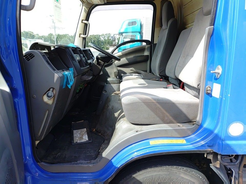 2012 Isuzu Elf auction photo 16