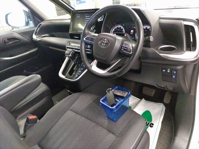 2022 Toyota Voxy S-G 4WD auction photo 3