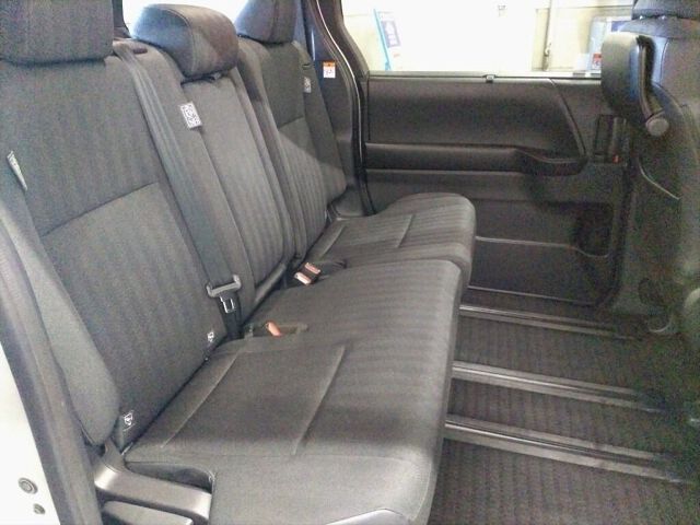 2022 Toyota Voxy S-G 4WD auction photo 6