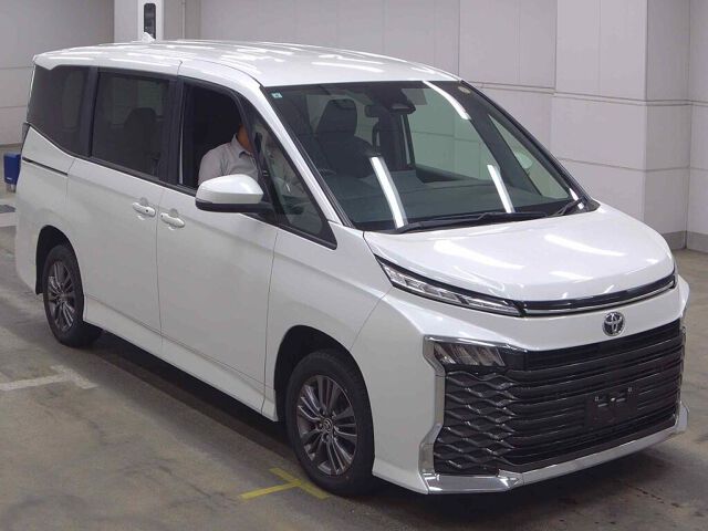 Japan Auction Vehicles 8 2022 Toyota Voxy S-G 4WD auction photo