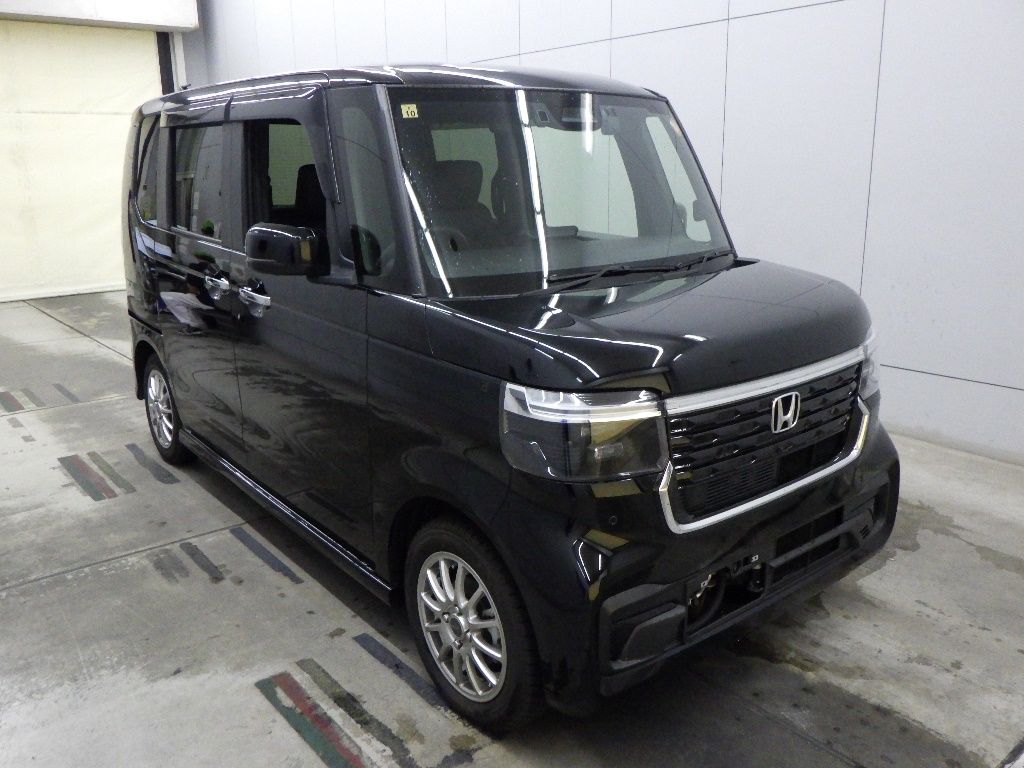 2023 Honda N-BOX Custom Turbo Japan auction vehicle