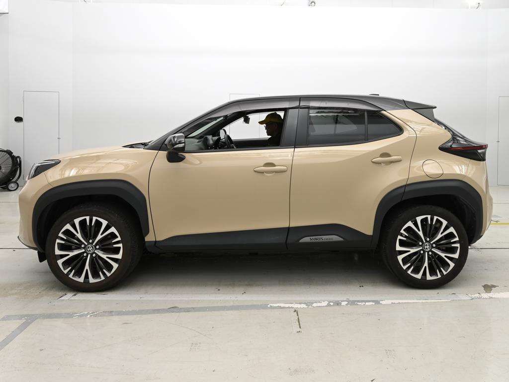 2023 Toyota Yaris Cross Z 4WD auction photo 4