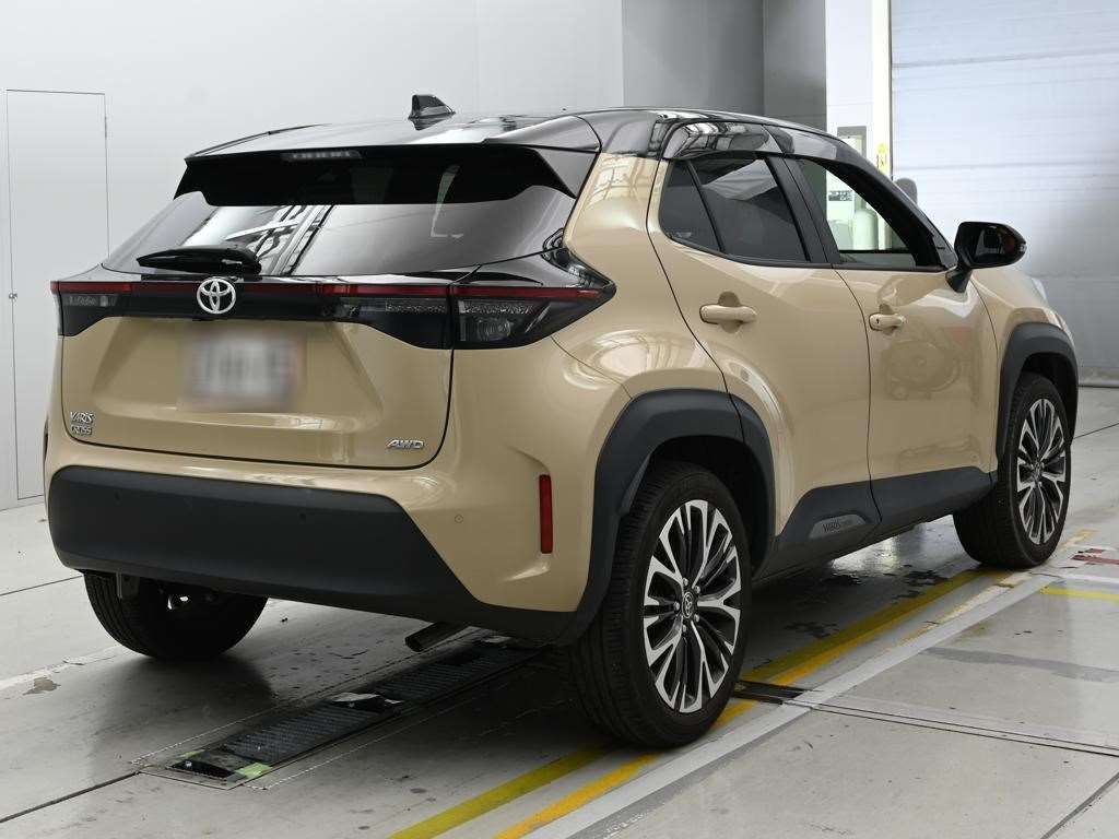 2023 Toyota Yaris Cross Z 4WD auction photo 2