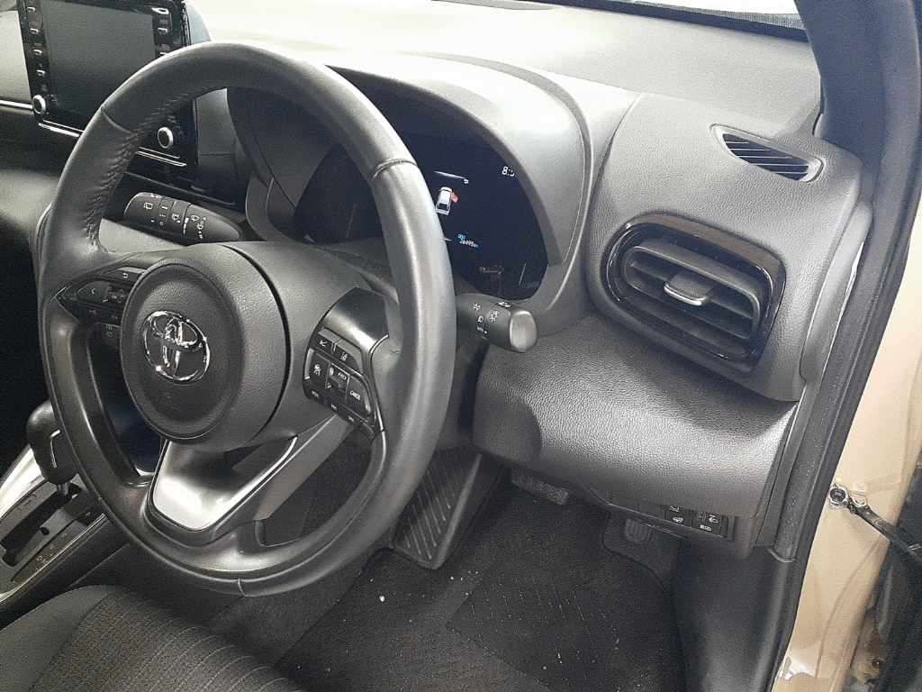 2023 Toyota Yaris Cross Z 4WD auction photo 9