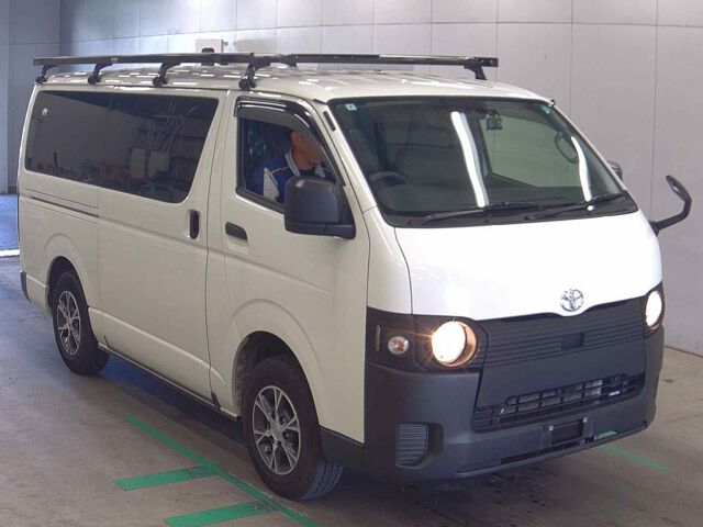 2024 Toyota Hiace ロングDX 4WD Japan auction vehicle