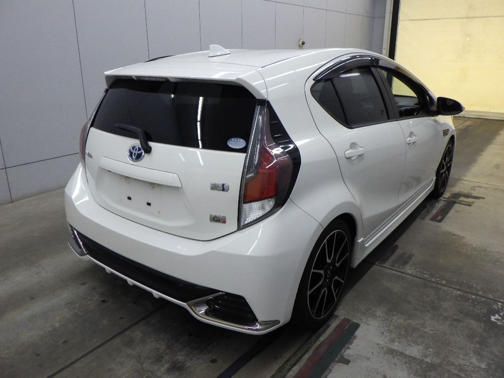 2015 Toyota Aqua G Gs auction photo 2
