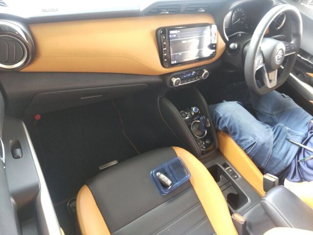 2021 Nissan Kicks X Two-Tone Interior Edition auction photo 3