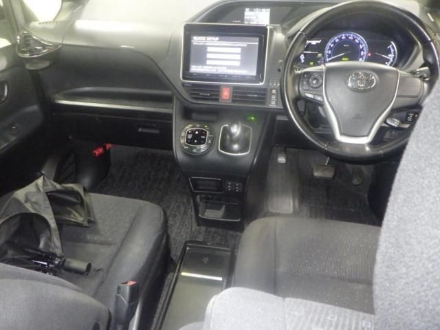 2015 Toyota Voxy Hybrid V 9-inch Navigation System auction photo 3