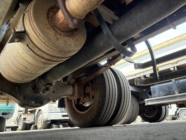 2015 Mitsubishi Fuso Canter Flat self-propelled crane auction photo 10