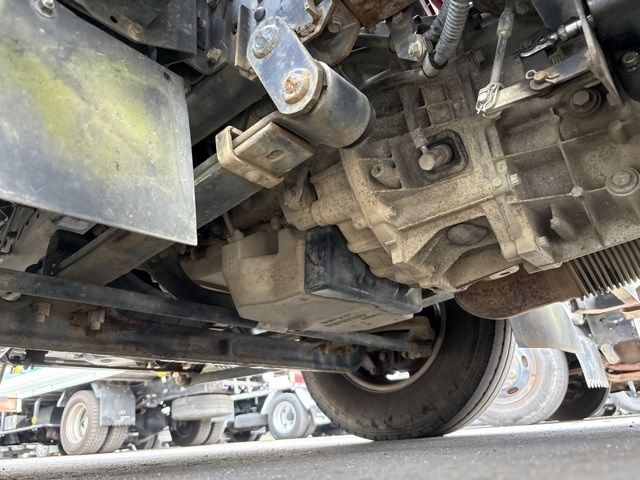 2015 Mitsubishi Fuso Canter Flat self-propelled crane auction photo 11